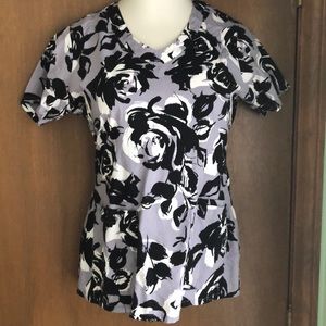 Patterned scrub top